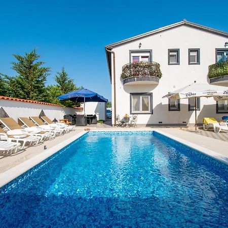 Apartments With Pool In Pula,Croatia エクステリア 写真