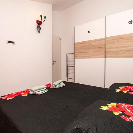 Apartments With Pool In Pula,Croatia エクステリア 写真