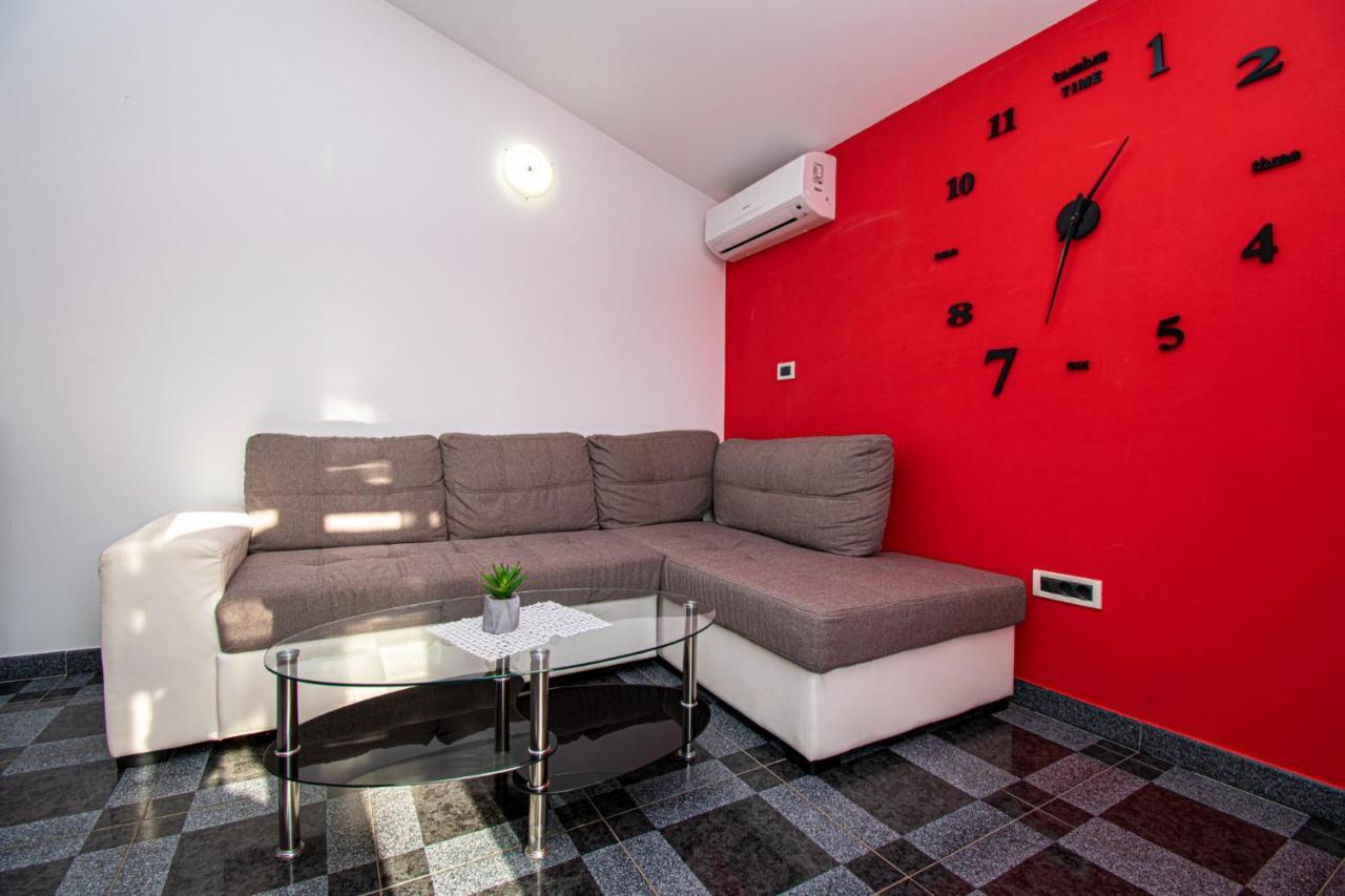 Apartments With Pool In Pula,Croatia エクステリア 写真