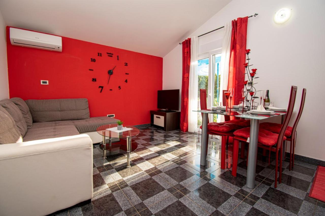 Apartments With Pool In Pula,Croatia エクステリア 写真