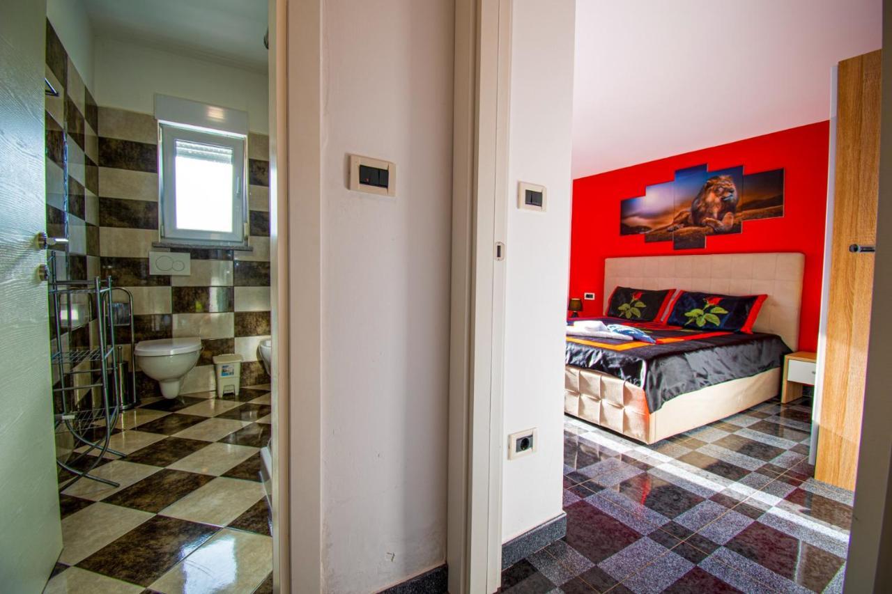 Apartments With Pool In Pula,Croatia エクステリア 写真