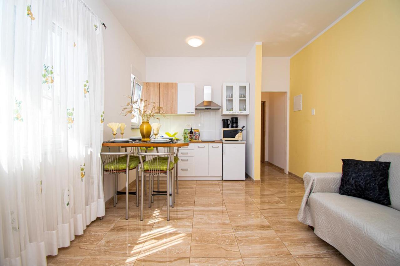 Apartments With Pool In Pula,Croatia エクステリア 写真
