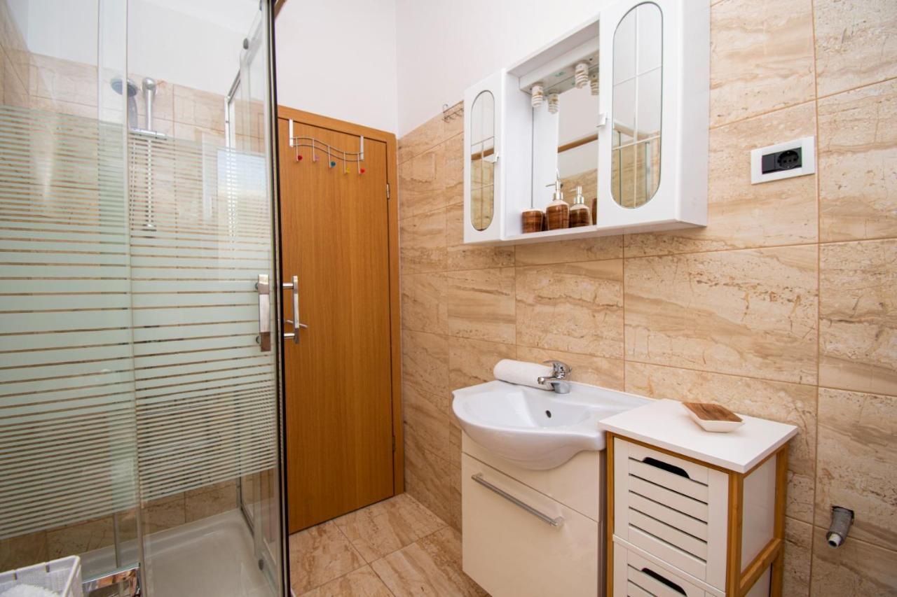 Apartments With Pool In Pula,Croatia エクステリア 写真