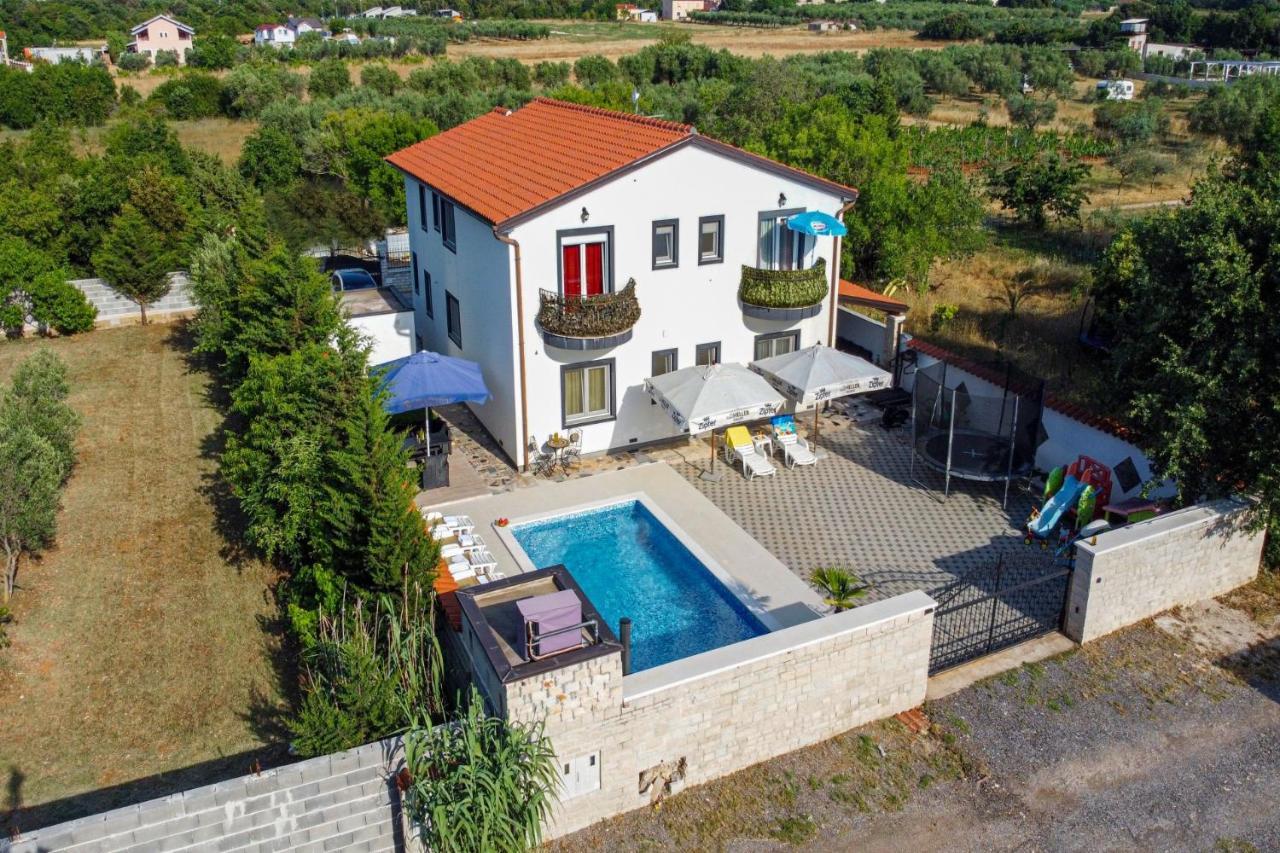 Apartments With Pool In Pula,Croatia エクステリア 写真