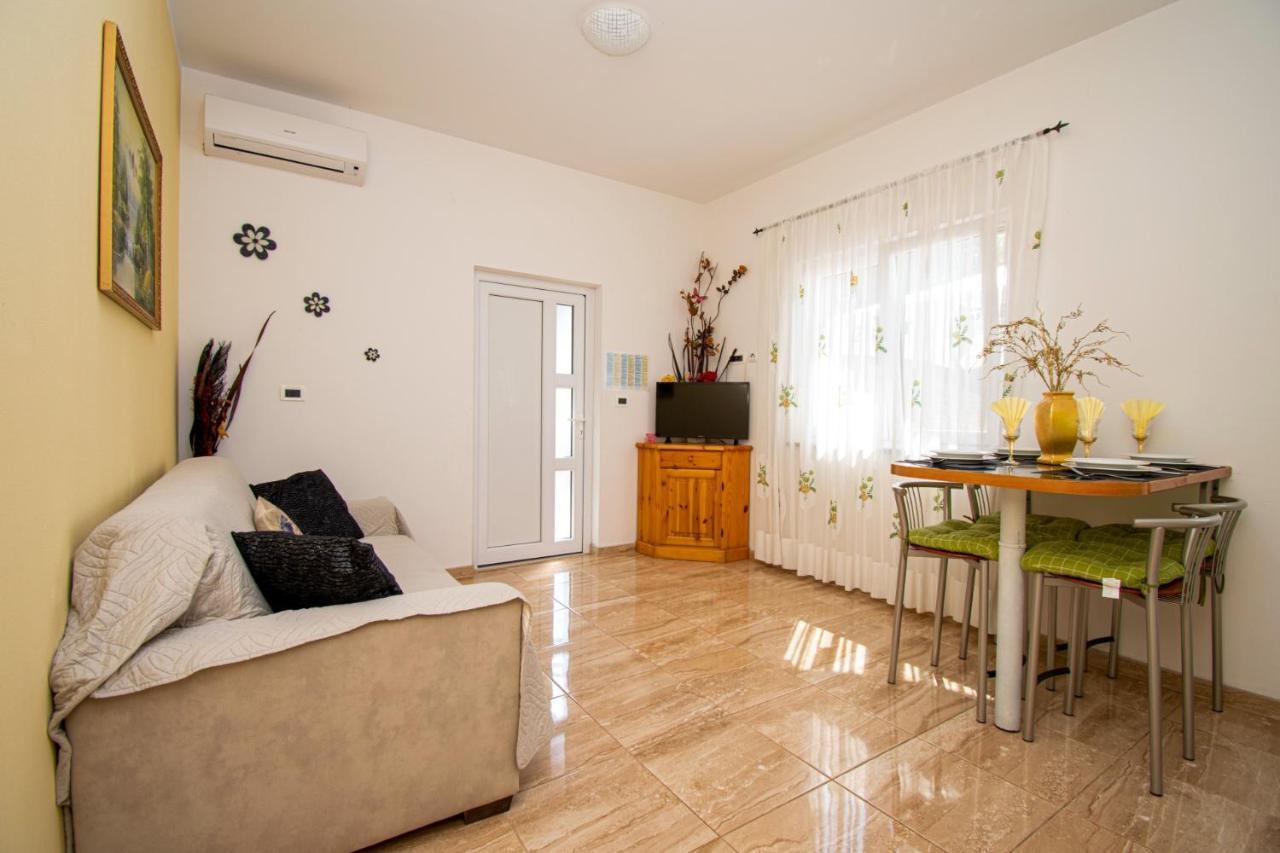 Apartments With Pool In Pula,Croatia エクステリア 写真