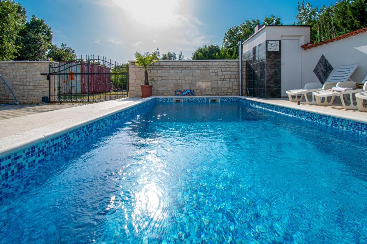 Apartments With Pool In Pula,Croatia エクステリア 写真