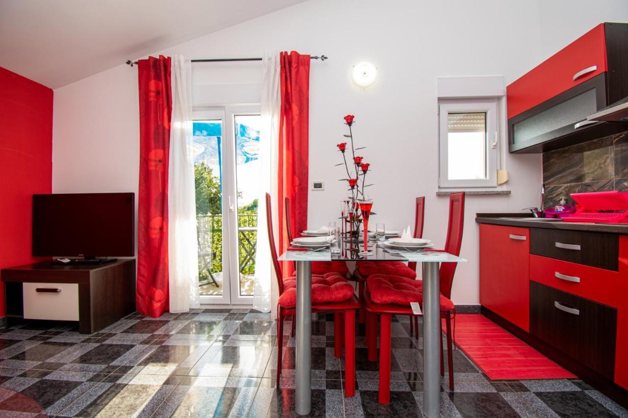 Apartments With Pool In Pula,Croatia エクステリア 写真