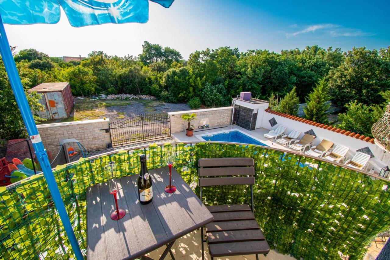 Apartments With Pool In Pula,Croatia エクステリア 写真
