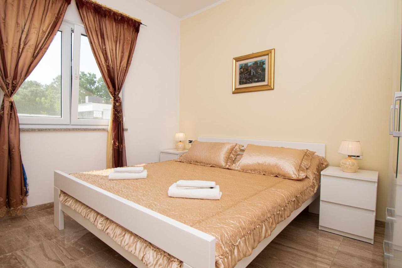 Apartments With Pool In Pula,Croatia エクステリア 写真