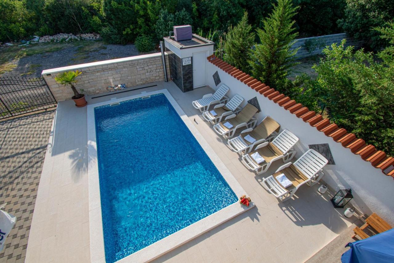 Apartments With Pool In Pula,Croatia エクステリア 写真