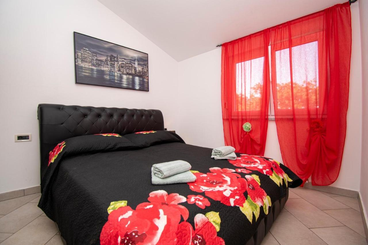 Apartments With Pool In Pula,Croatia エクステリア 写真