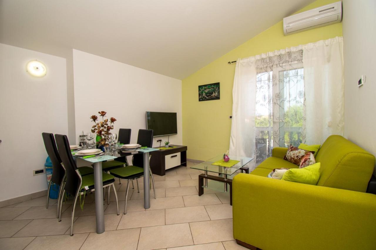 Apartments With Pool In Pula,Croatia エクステリア 写真