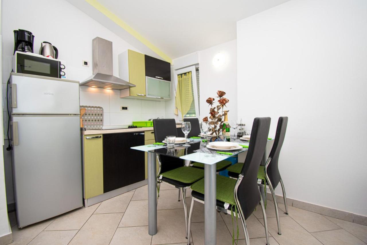 Apartments With Pool In Pula,Croatia エクステリア 写真