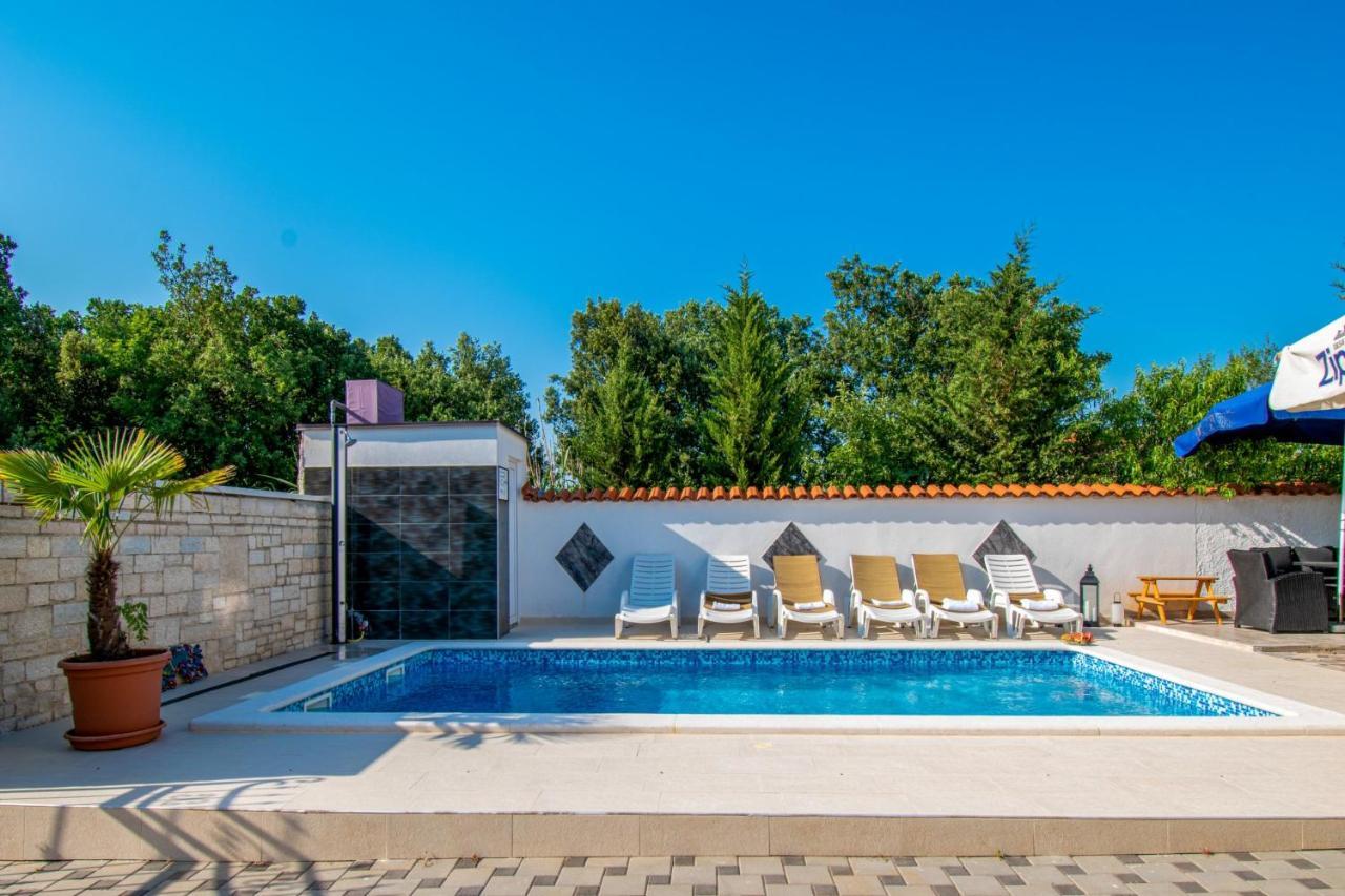 Apartments With Pool In Pula,Croatia エクステリア 写真