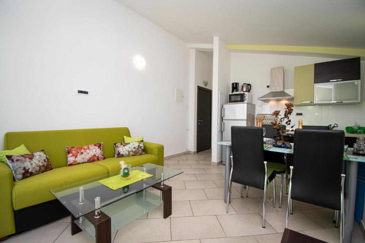 Apartments With Pool In Pula,Croatia エクステリア 写真