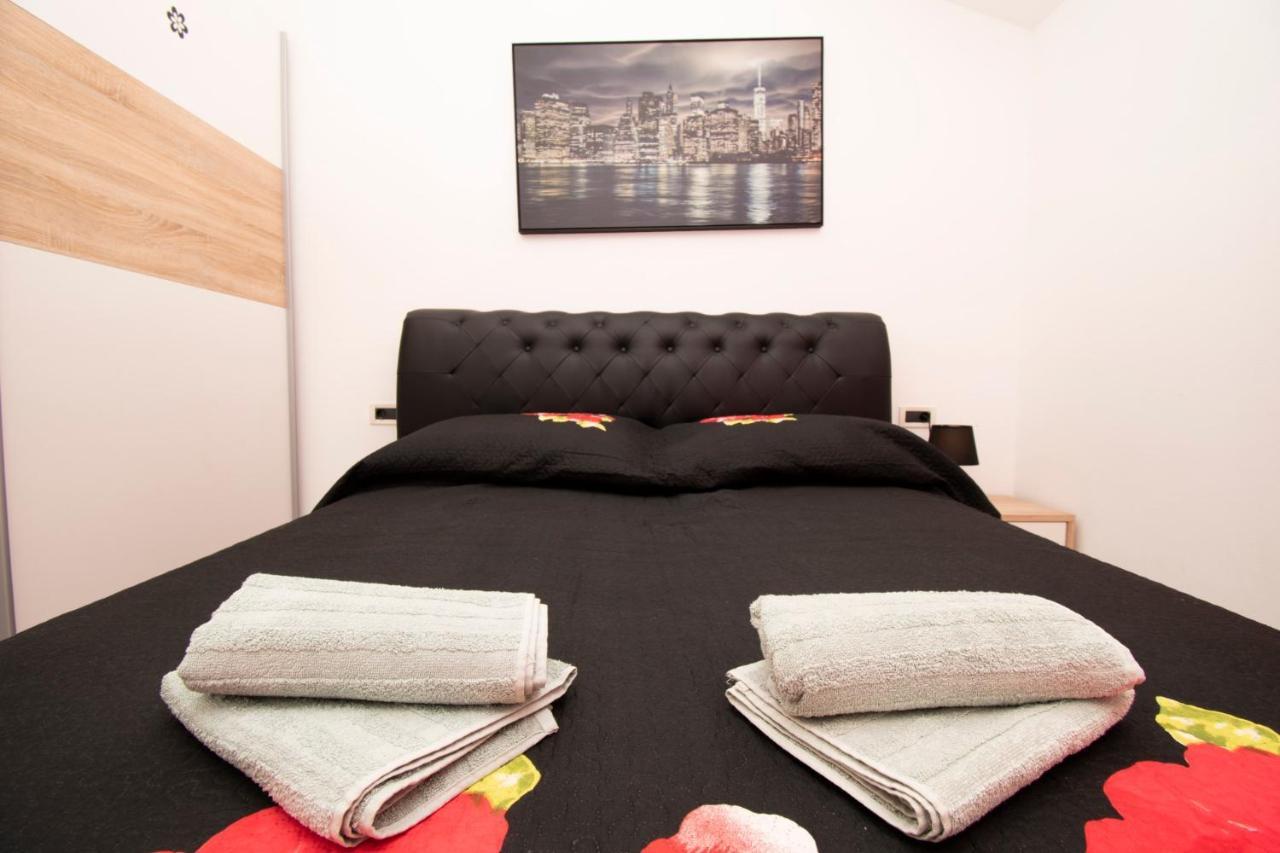 Apartments With Pool In Pula,Croatia エクステリア 写真