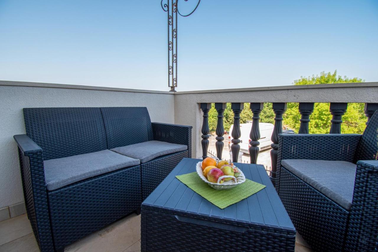 Apartments With Pool In Pula,Croatia エクステリア 写真