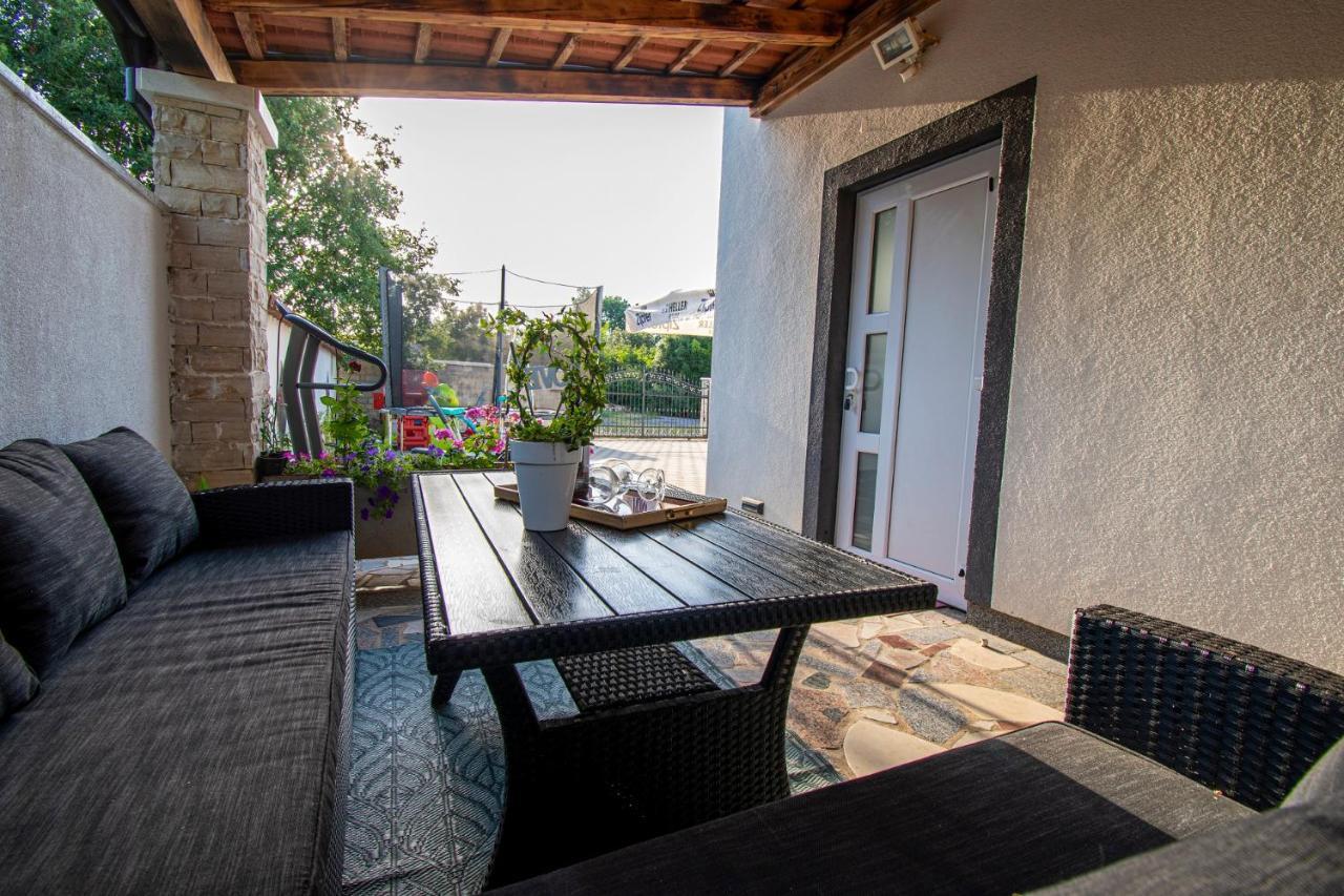 Apartments With Pool In Pula,Croatia エクステリア 写真